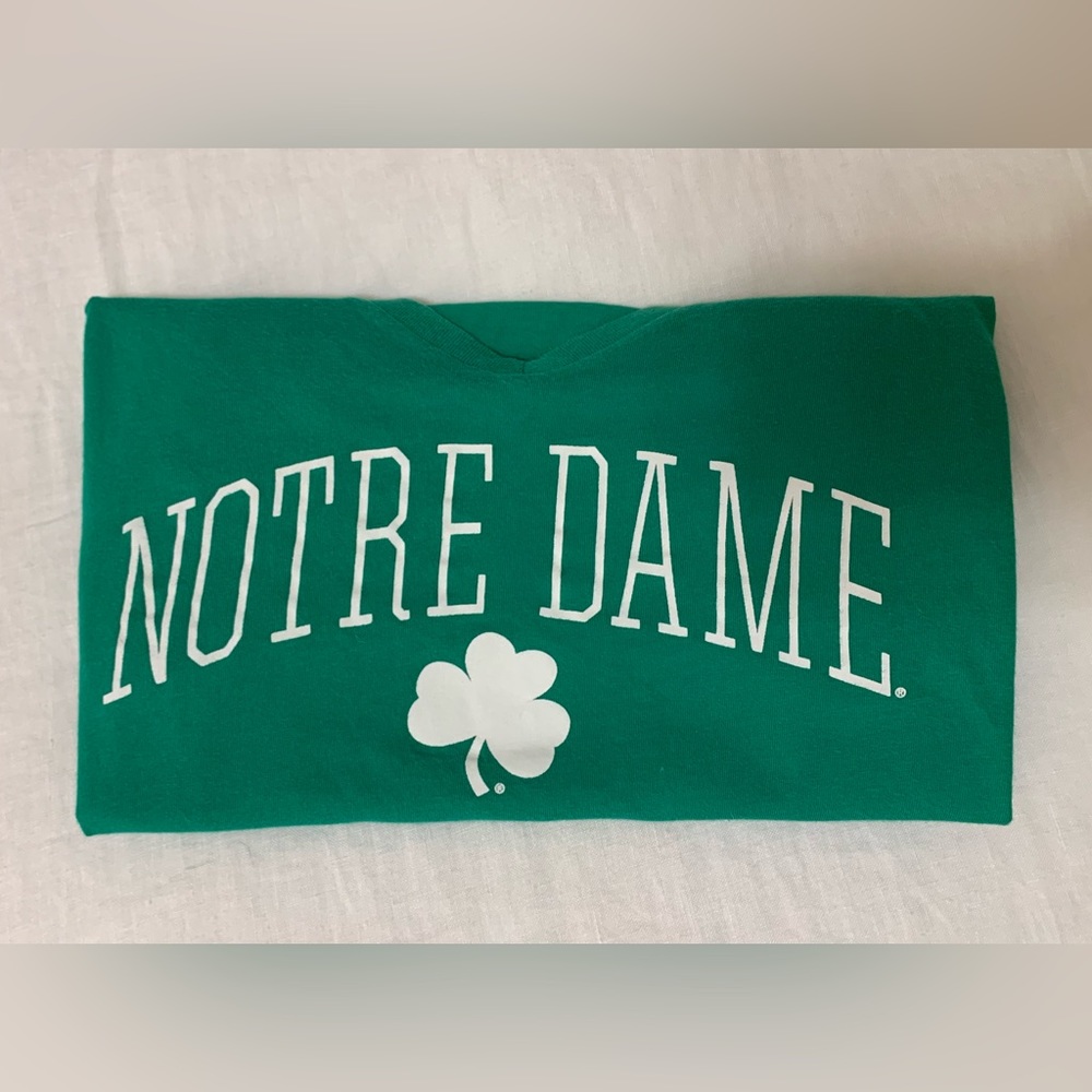 Women’s Cut Notre Dame Irish V-Neck Tee Shirt Green Size Medium
